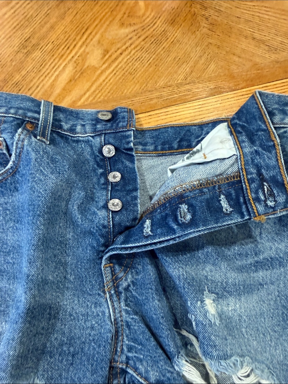 Levi's 501 High Rise Distressed Cutoff Denim Shorts – Size 29W - Picture 6 of 13